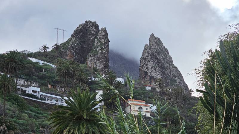 6-la-gomera-roques-pedro-y-petra